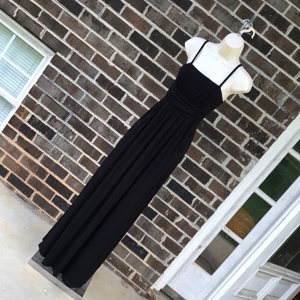 Black maxi dress with pockets. Size S